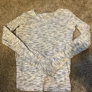 Lululemon Beat The Heat Open Back Long Sleeve Tie Space Gray 4 or 6?